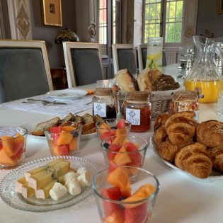 2 Petit Déjeuner au Château 1 M